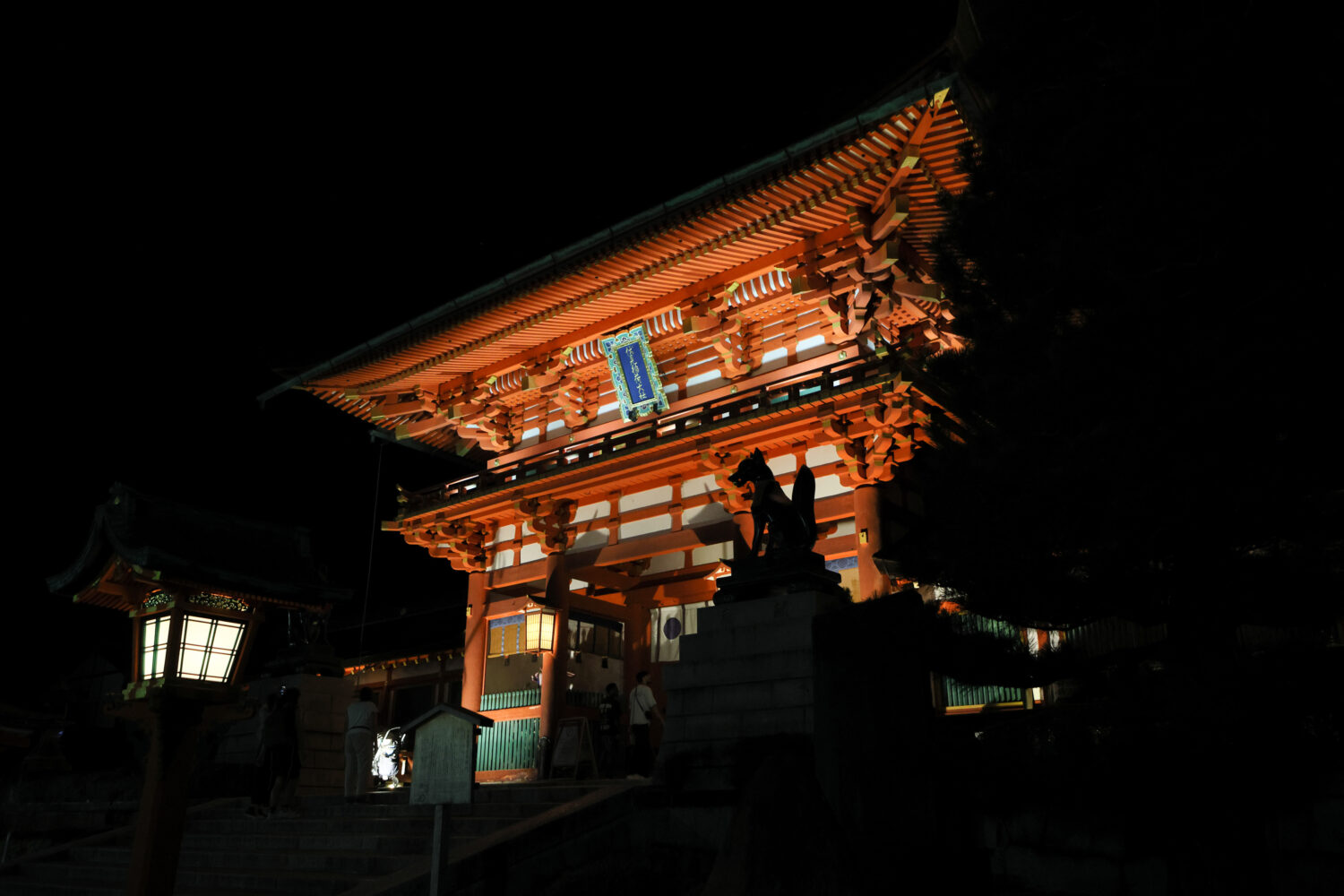 伏見稲荷大社完全制覇ナイトツアー「絶景・神秘・荘厳」の稲荷山の世界