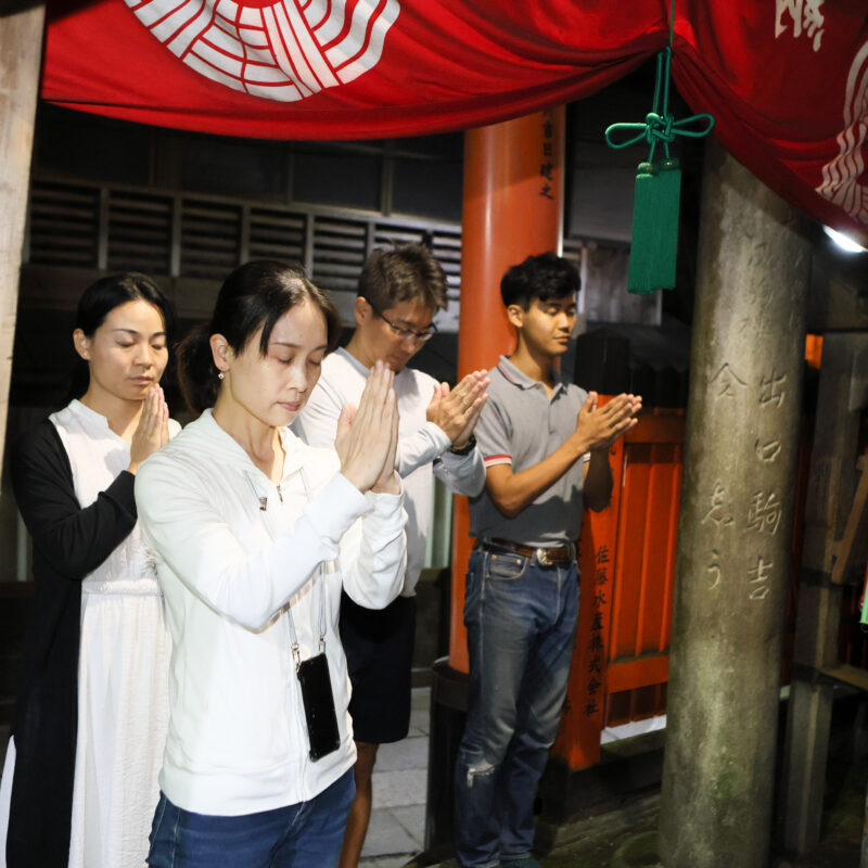 伏見稲荷大社完全制覇ナイトツアー「絶景・神秘・荘厳」の稲荷山の世界