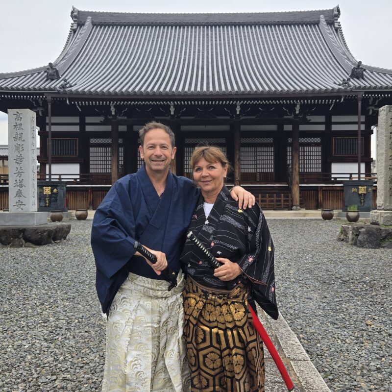 織田信長の一番の定宿「妙覚寺」で  プロの殺陣俳優が指導する侍体験