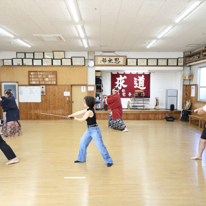 織田信長の一番の定宿「妙覚寺」での本で唯一の体験　プロ殺陣師が教えるチャンバラ体験