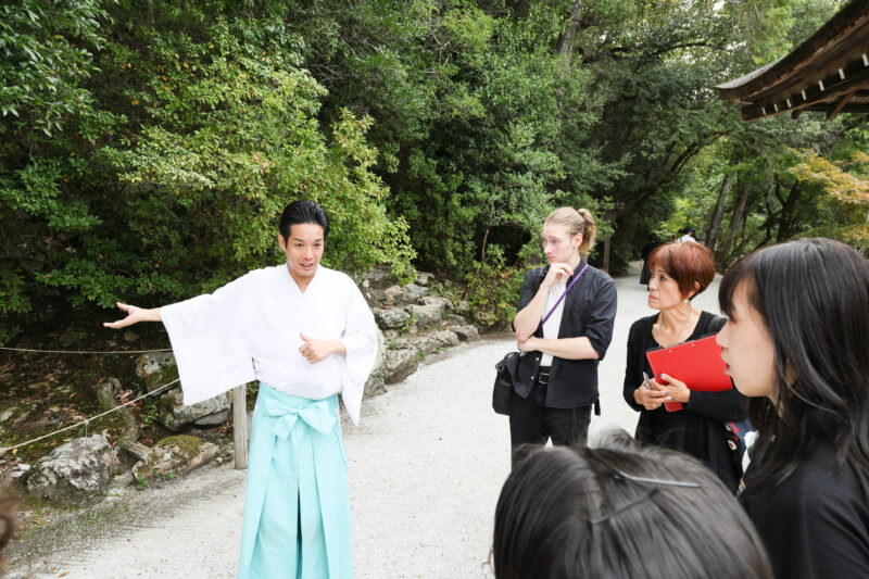 世界遺産「上賀茂神社」神職と巡るVIP対応ルート　特別参拝と内覧ツアー