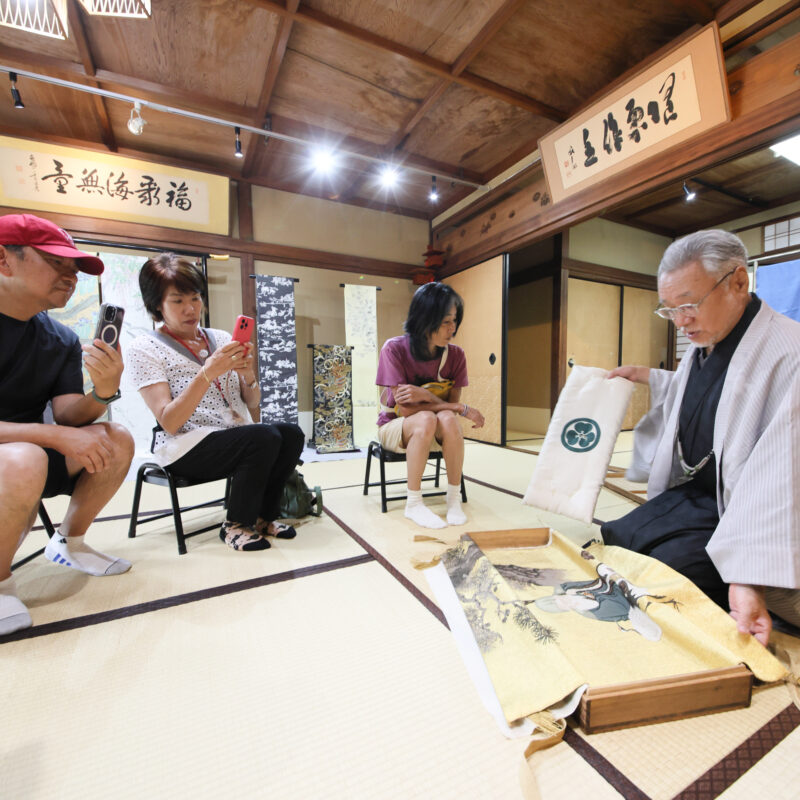 創業1690年西陣織「六文字屋」景観重要建造物の京町家見学と伝統体験ツアー