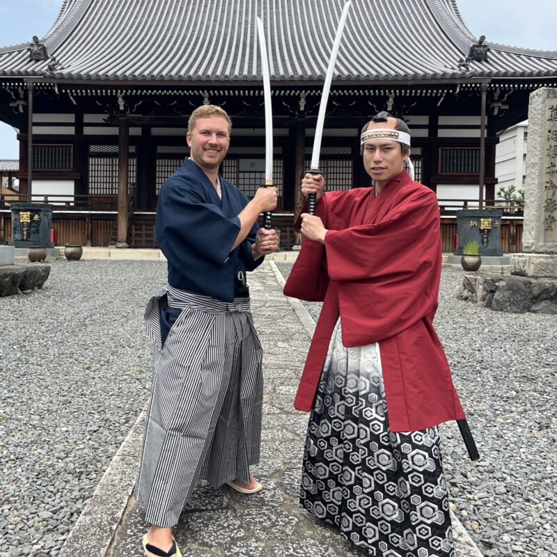 織田信長の一番の定宿「妙覚寺」で  プロの殺陣俳優が指導する侍体験