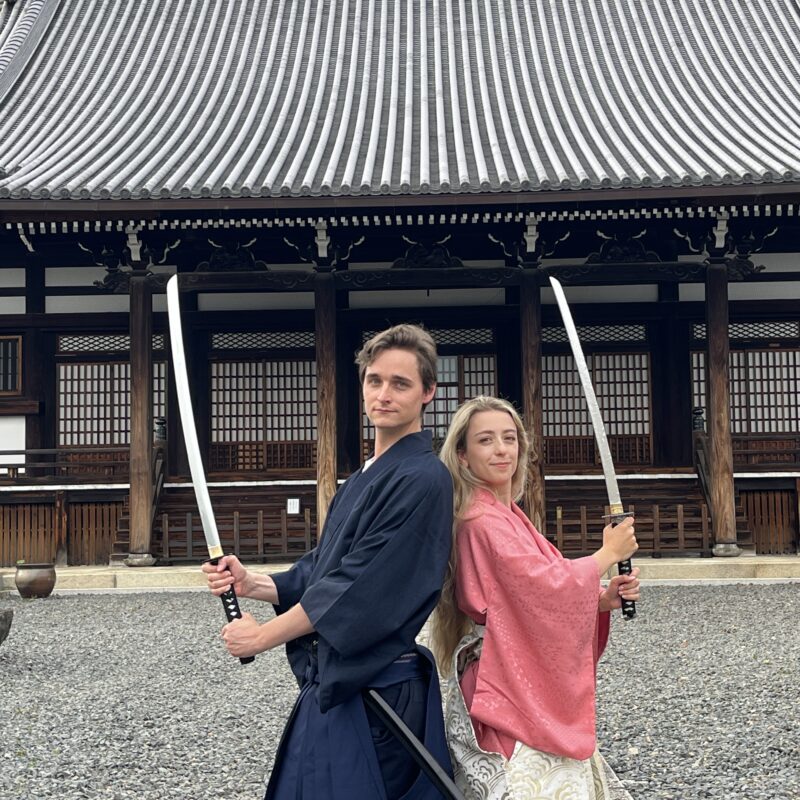 織田信長の一番の定宿「妙覚寺」で  プロの殺陣俳優が指導する侍体験