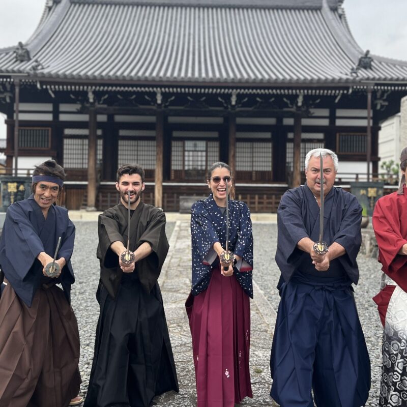 織田信長の一番の定宿「妙覚寺」で  プロの殺陣俳優が指導する侍体験