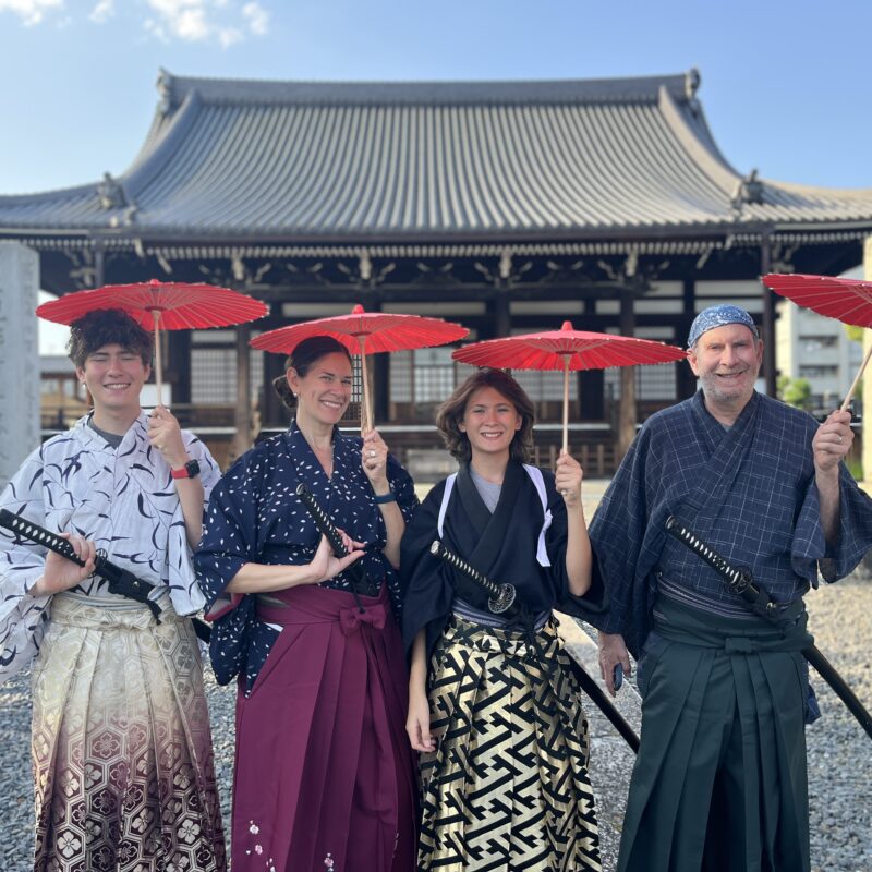 織田信長の一番の定宿「妙覚寺」で  プロの殺陣俳優が指導する侍体験