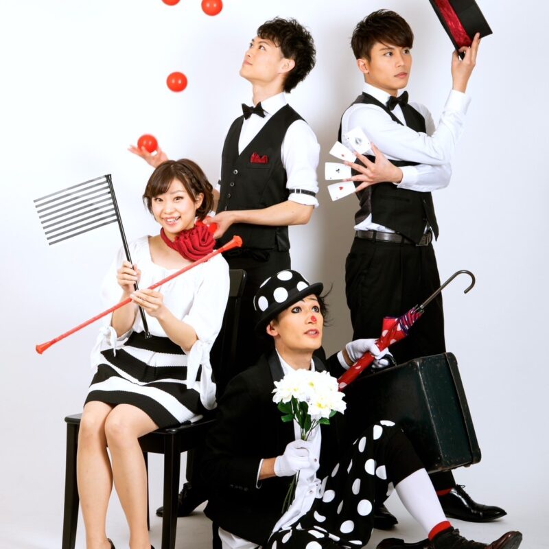 Magic, juggling, dance... A non-verbal show that stimulates the senses with a variety of performances at "ratio"