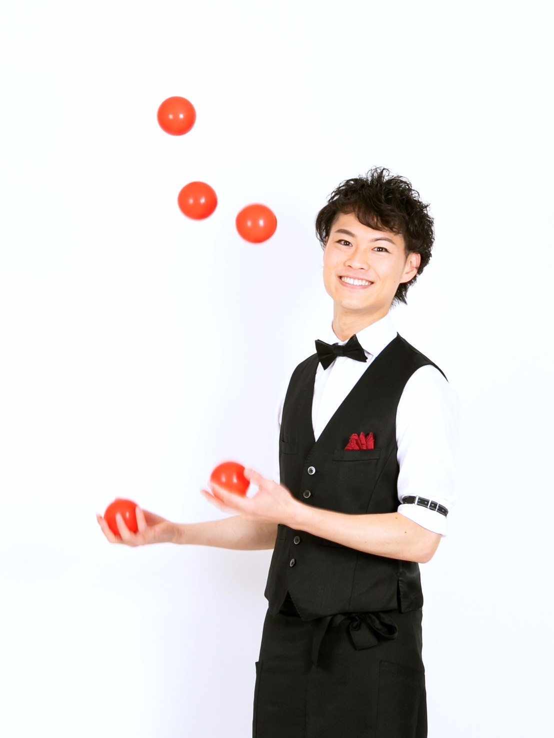 Magic, juggling, dance... A non-verbal show that stimulates the senses with a variety of performances at "ratio"